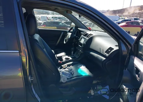 2013 Toyota Highlander Plus/Se z USA, uszkodzony, nr VIN 5TDBK3EH2DS190373